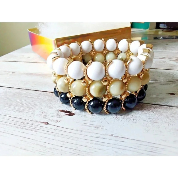NIB Tan, Black White and Gold Beaded Bracelet - Picture 3 of 6